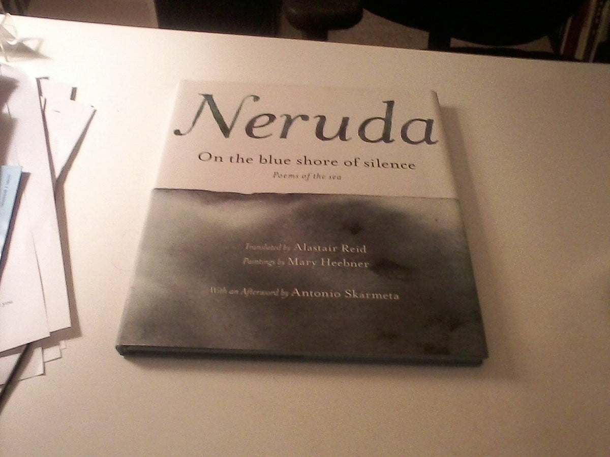 On the Blue Shore of Silence \ A la Orilla Azul del Silencio (Spanish edition)