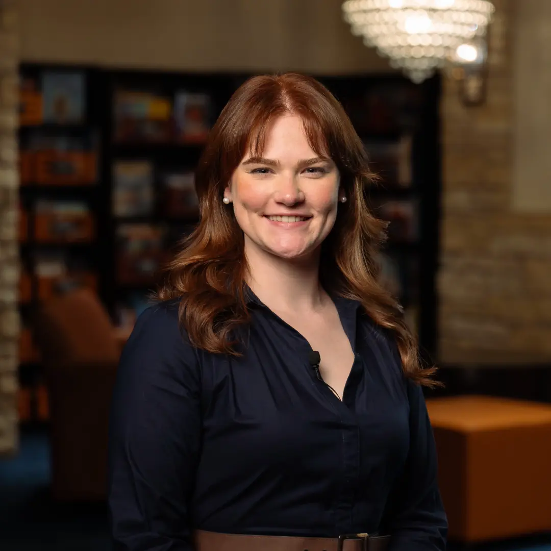 Christa Employee Headshot Lulo Libros Website