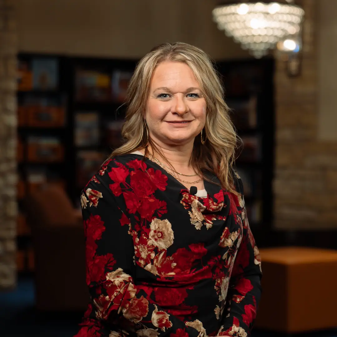 Katie Employee Headshot Lulo Libros Website