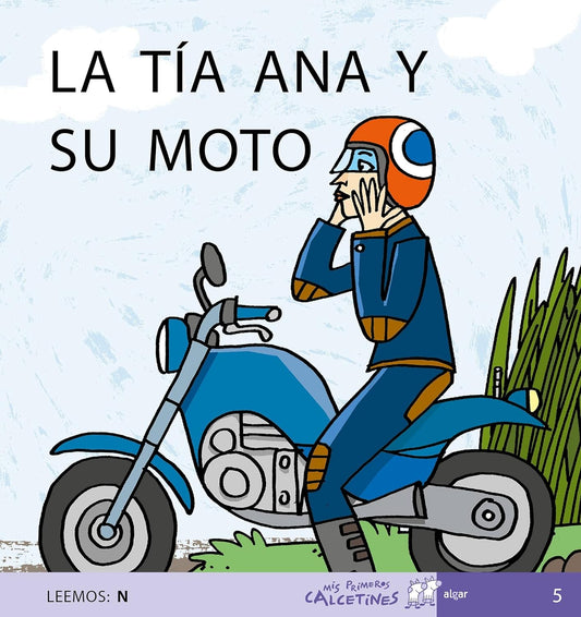 La tía Ana y su moto